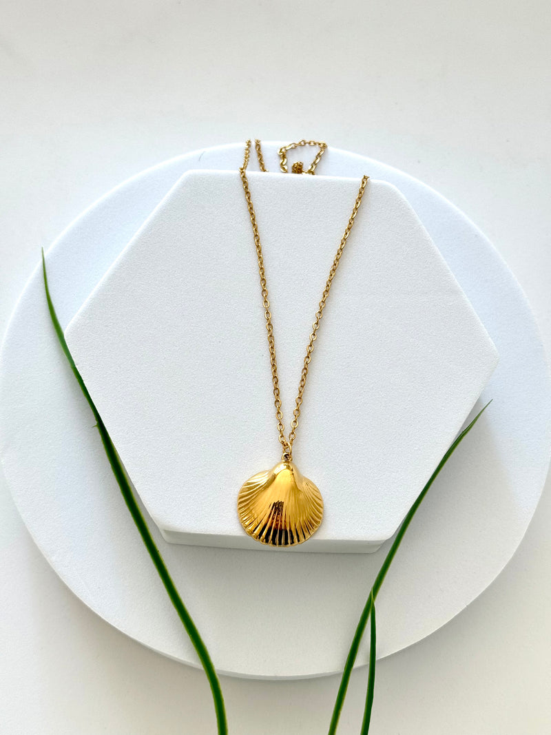 She'll Necklace