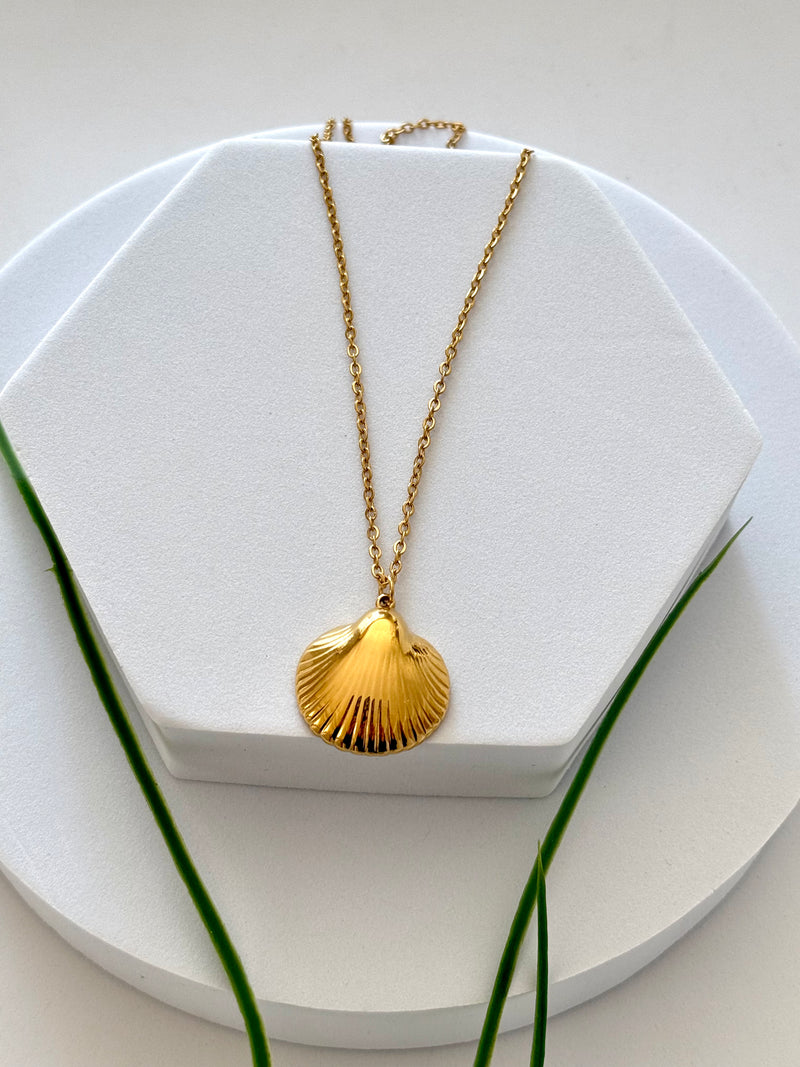 She'll Necklace