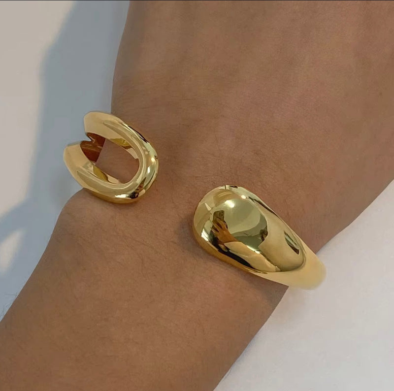 SADE | ሻዴይ BANGLE