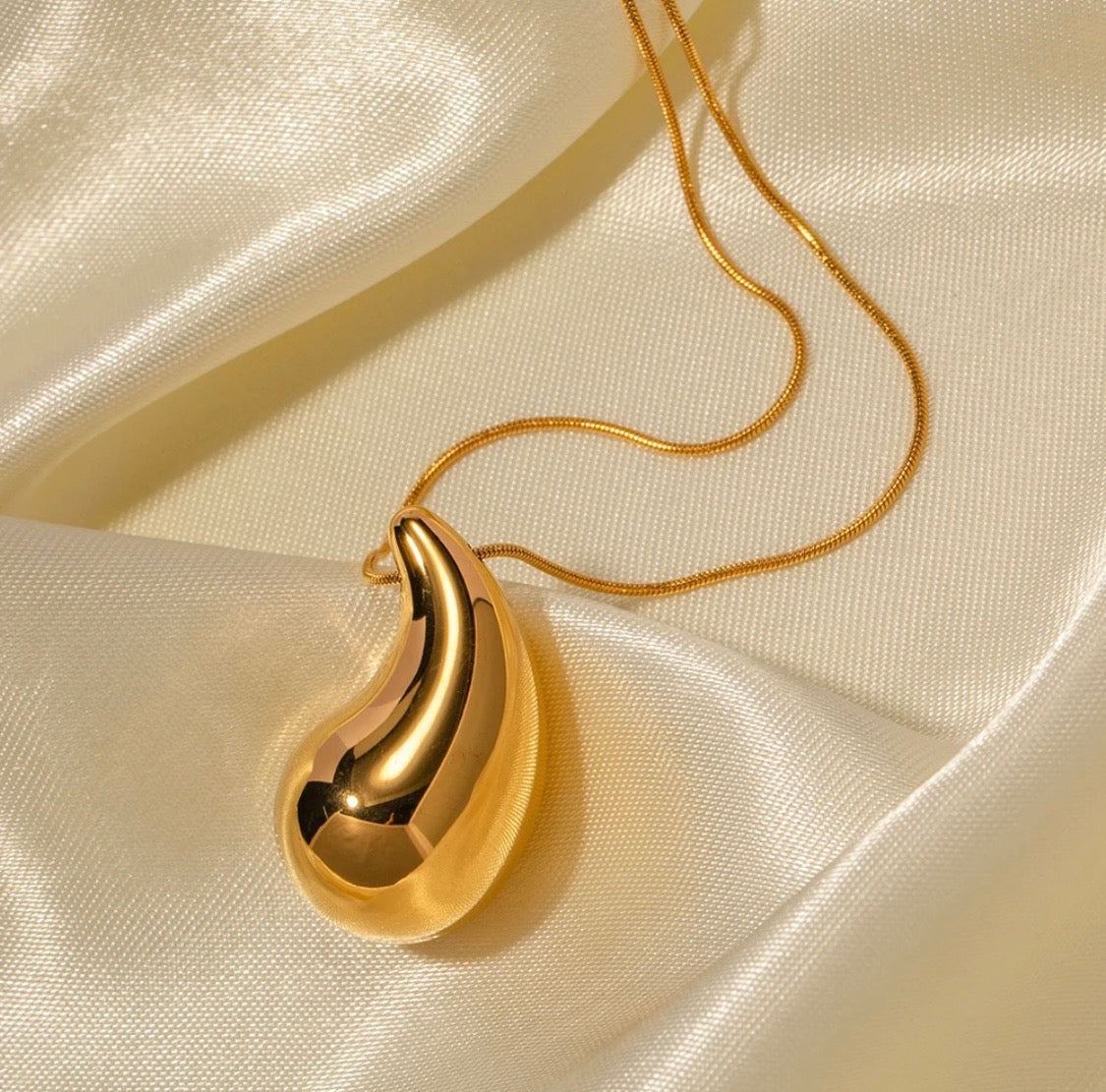 TEAR DROP NECKLACE