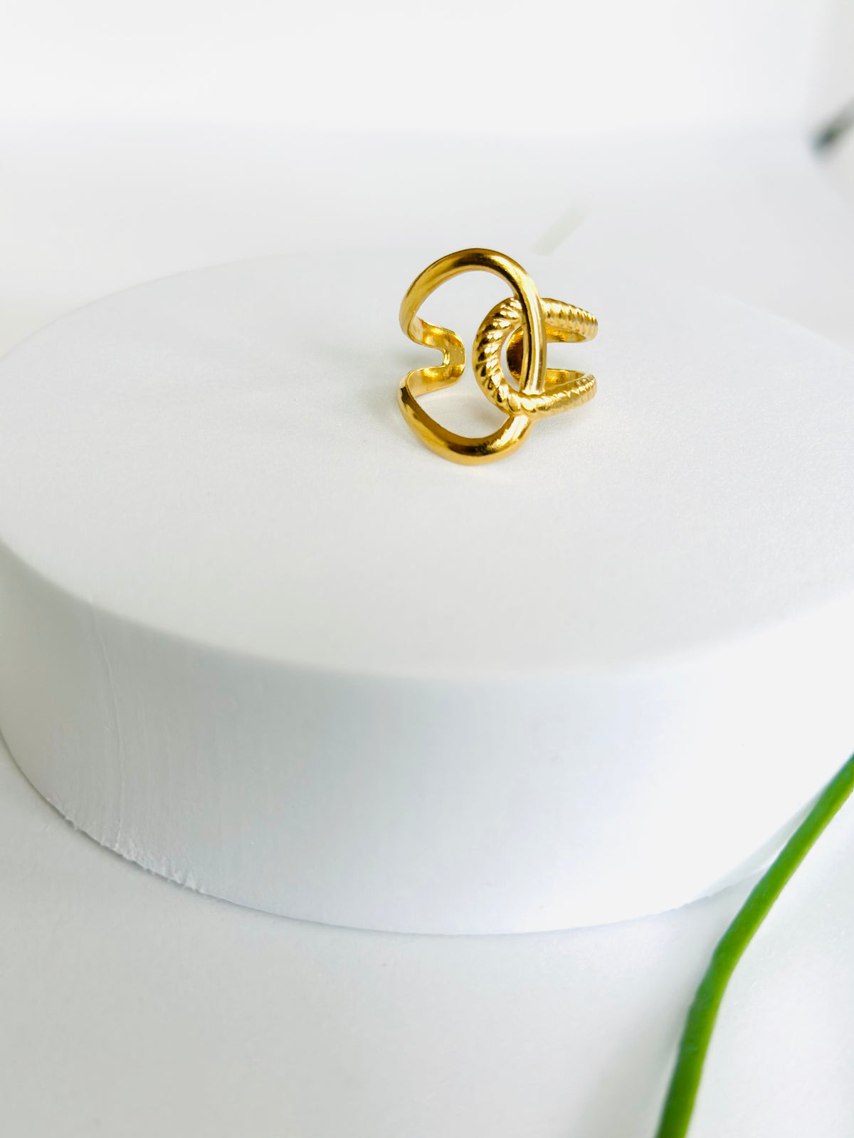 TANGLED RING