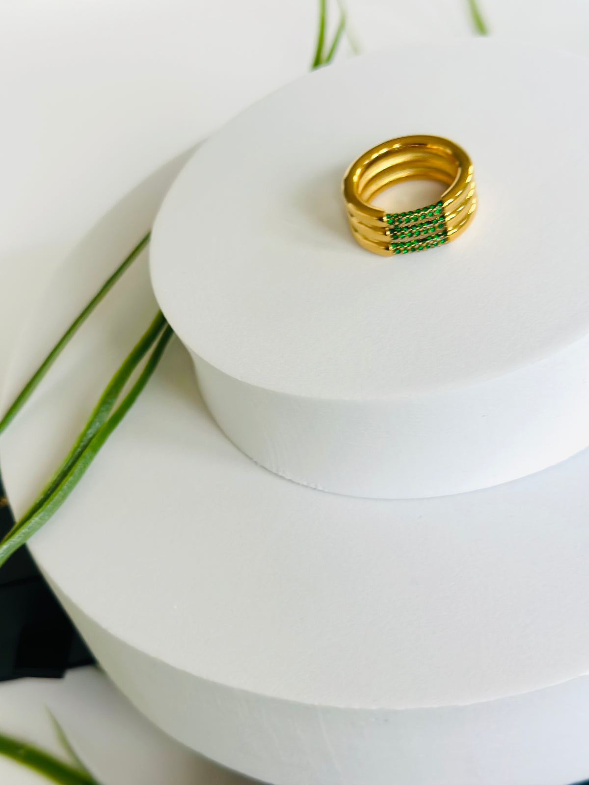 EMERALD GREEN TRIPLE LAYER RING
