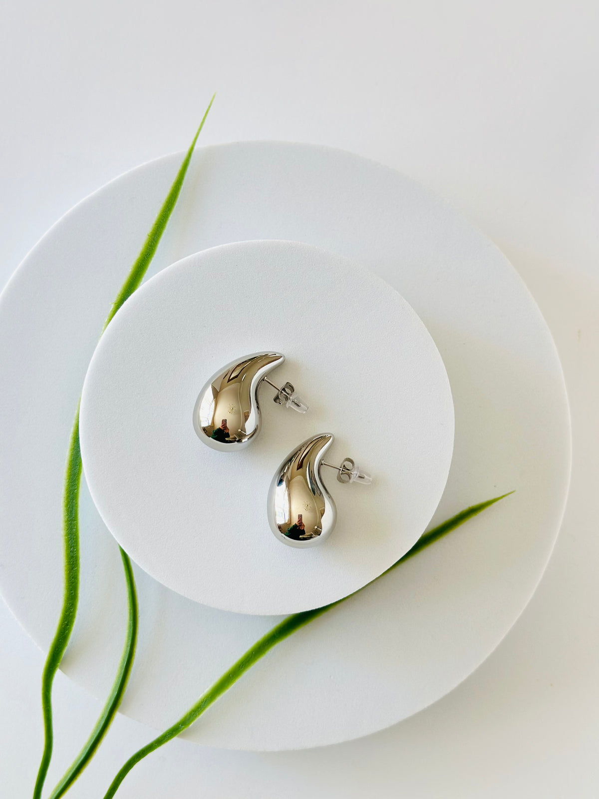 TEAR DROP EARRINGS (SILVER)