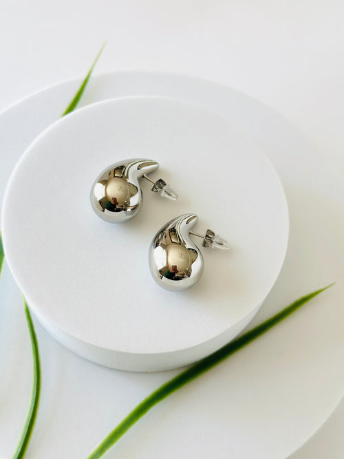 TEAR DROP EARRINGS (SILVER)