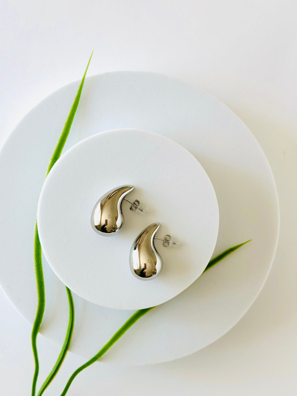 TEAR DROP EARRINGS (SILVER)