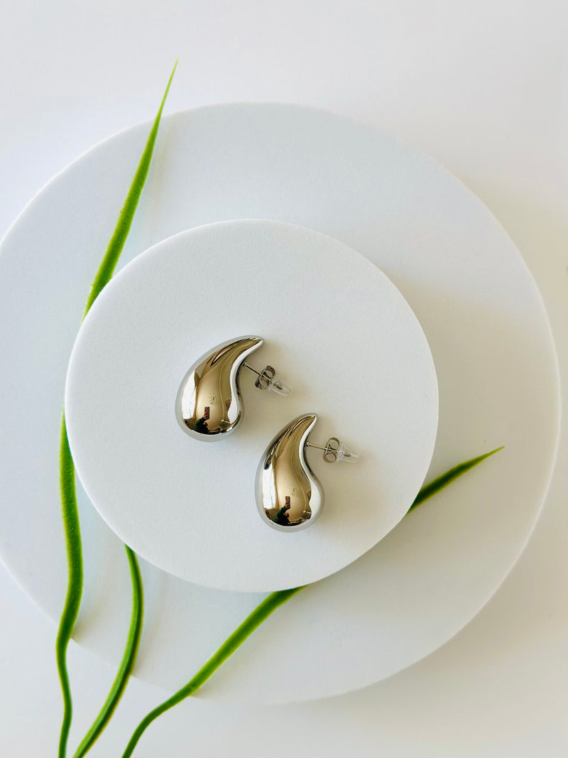 TEAR DROP EARRINGS (SILVER)
