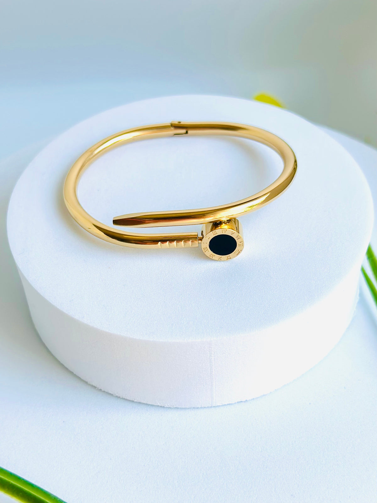 BLACK ONYX BANGLE