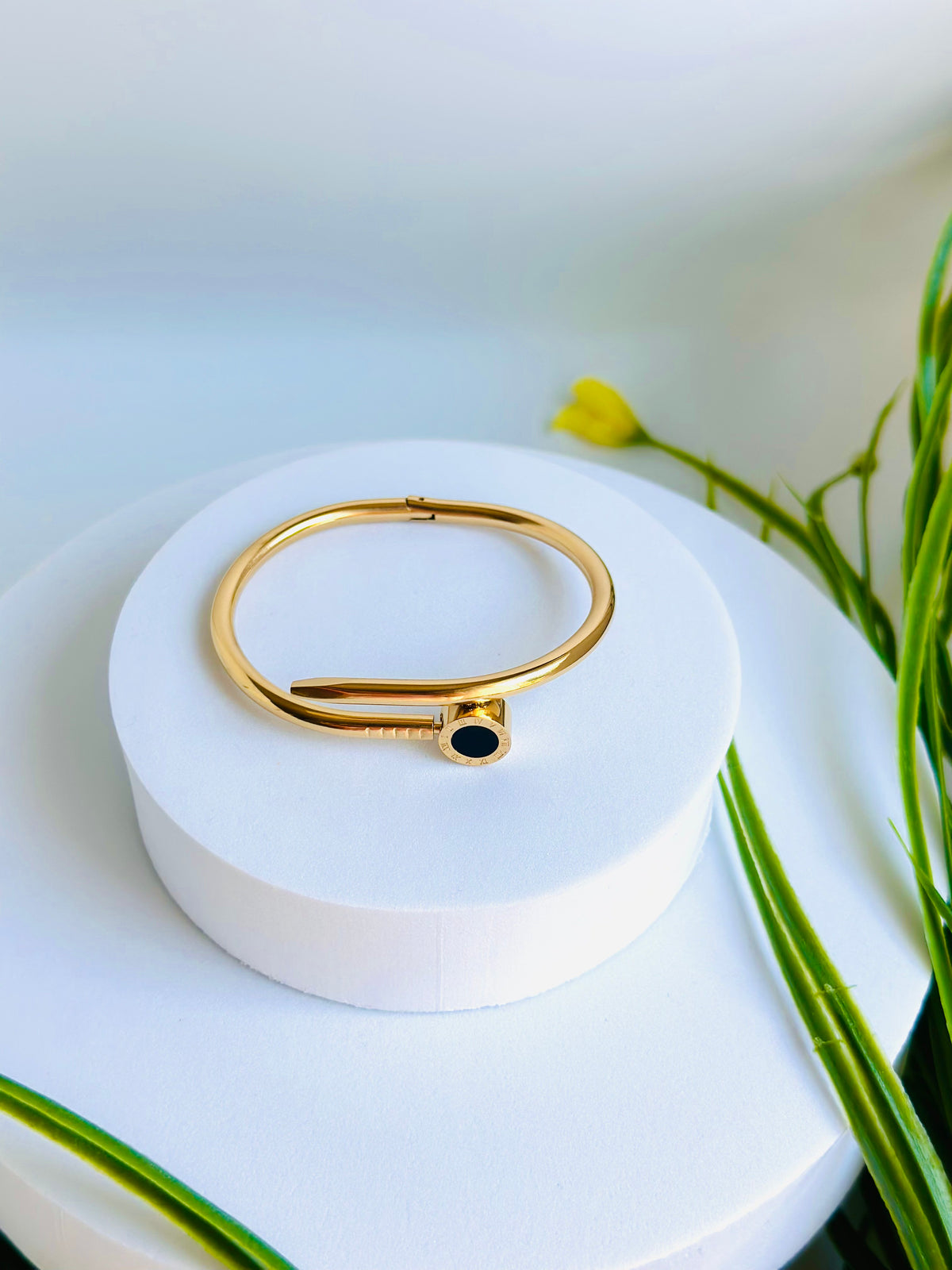 BLACK ONYX BANGLE