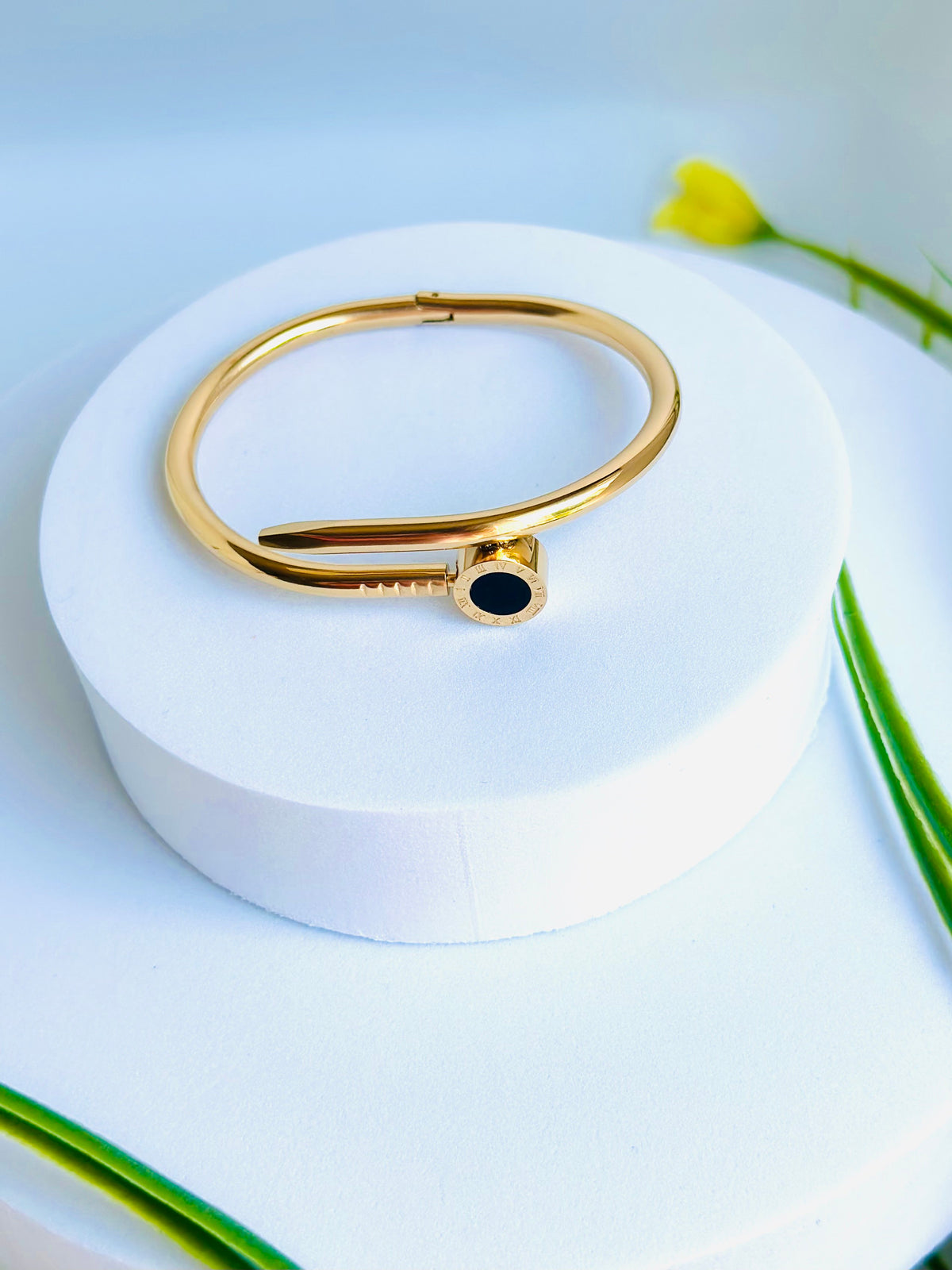 BLACK ONYX BANGLE
