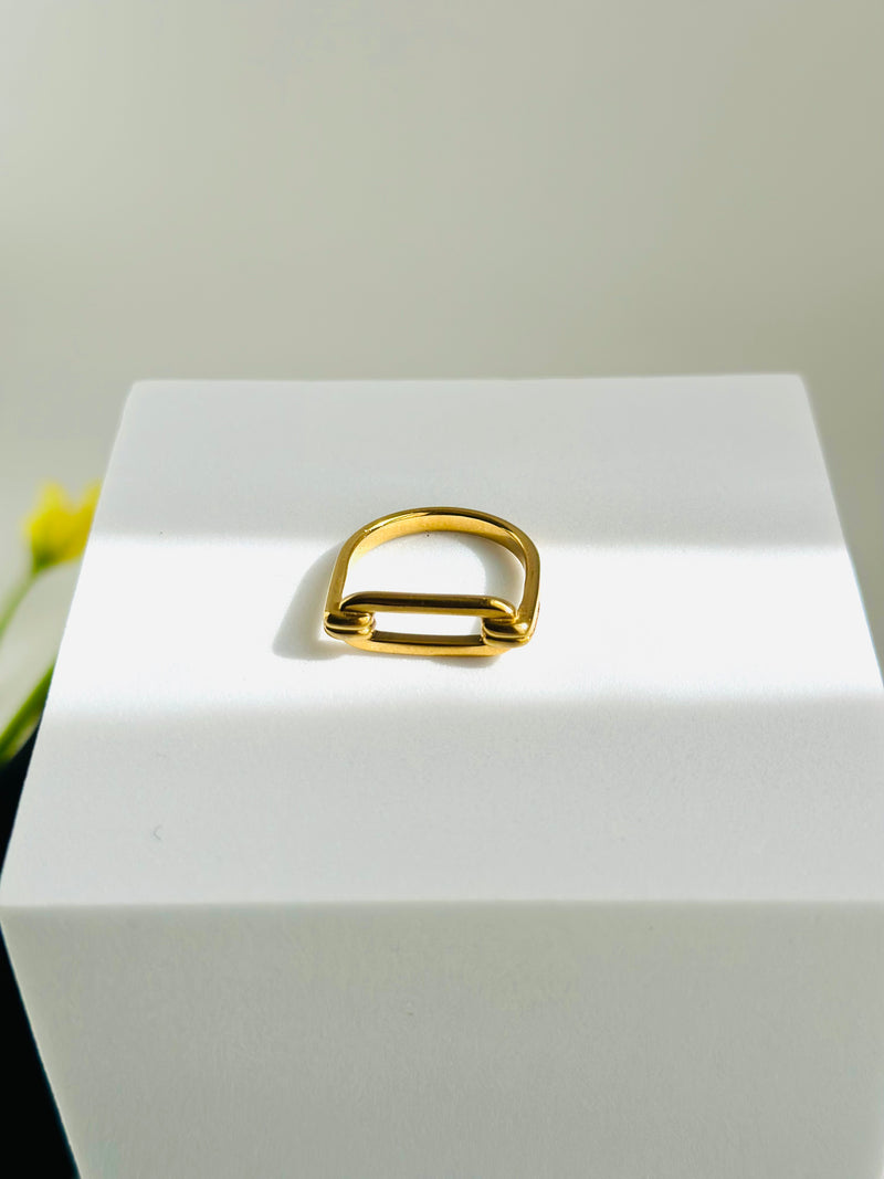 HUGGISH RING