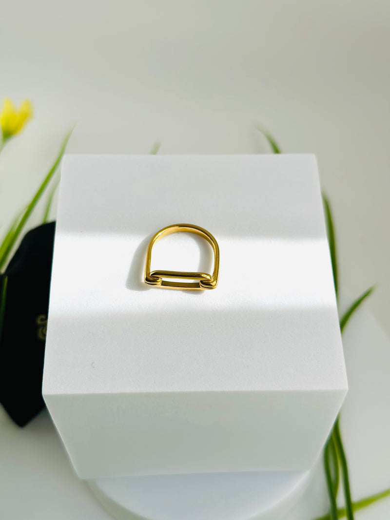 HUGGISH RING