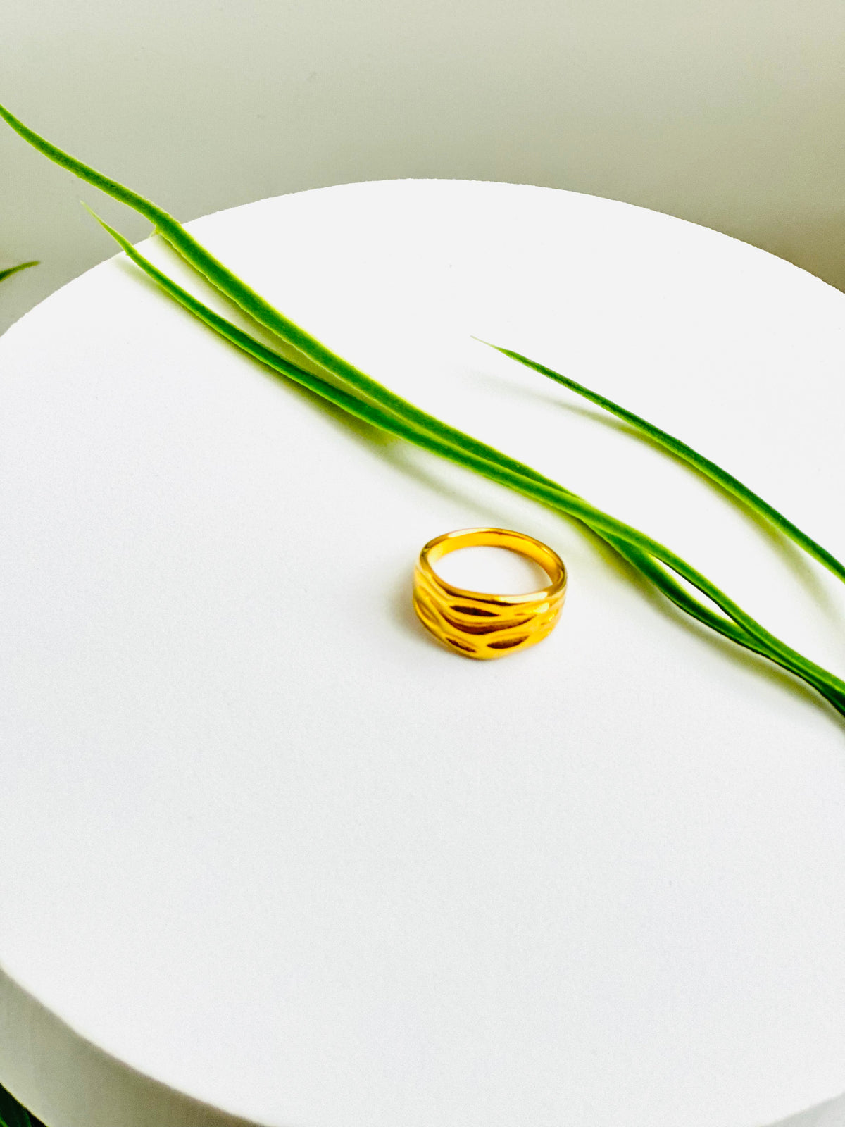 WAVY RING
