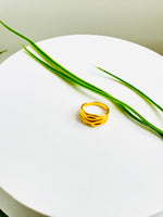 WAVY RING