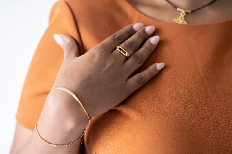 HUGGISH RING